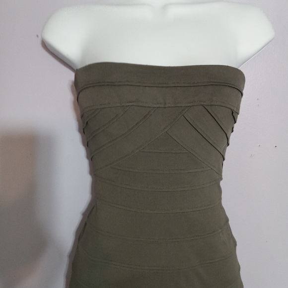 🔴4 For $25🔴 Women's Strapless Gray BCBGMaxAzria Dress - Picture 2 of 7